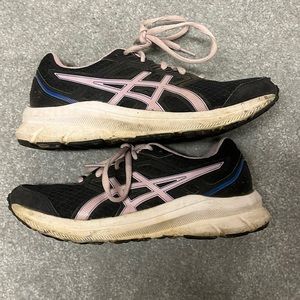 ASICS girl running shoes size 4